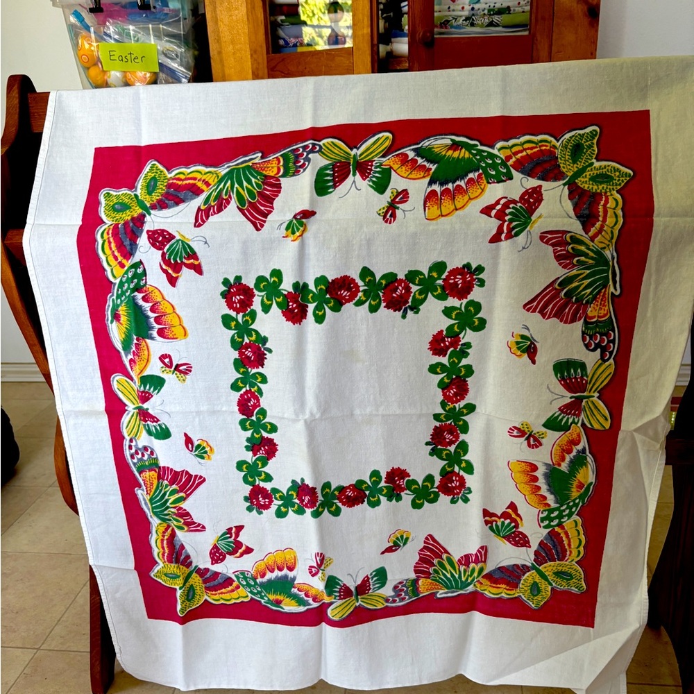 Bright vintage tablecloth 26”x32” square